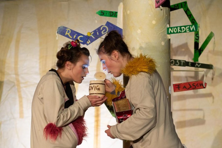Der Bär, der nicht da war, © Der Bär, der nicht da war - Theater HERZeigen, Foto: Daniela Aldinger Der Bär, der nicht da war, © Der Bär, der nicht da war - Theater HERZeigen, Foto: Daniela Aldinger