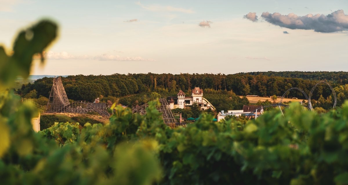 Ausblick auf den Erlebnispark Tripsdrill, © Touristikgemeinschaft HeilbronnerLand e.V. Ausblick auf den Erlebnispark Tripsdrill, © Touristikgemeinschaft HeilbronnerLand e.V.