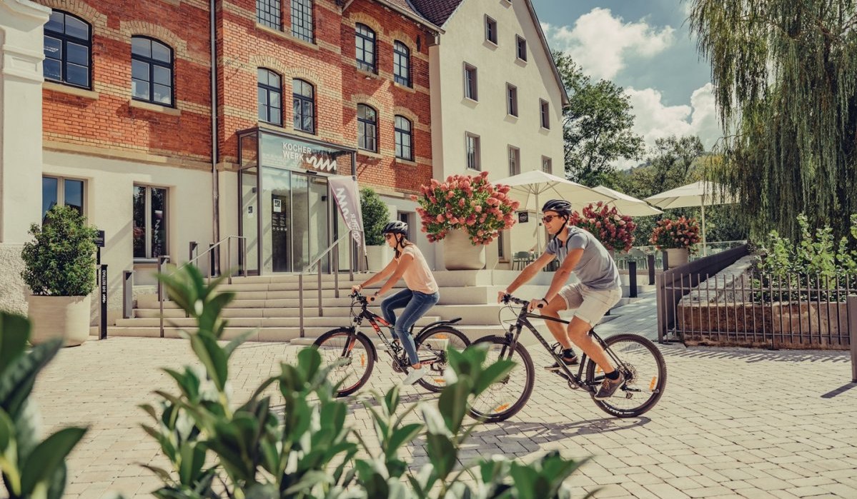 Radfahrer am Kocherwerk, &copy; www.kocher-jagst.de | Frumolt