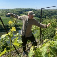 Daniel-Steinbauer_Qigong_Hintergrund_Neckar-Weinberge_©karl-schuele_daniel-steinbauer, © Karl Schüle und Daniel Steinbauer