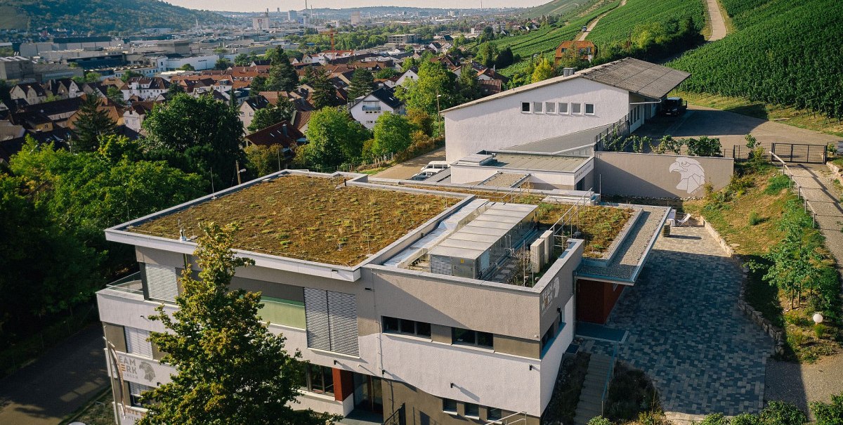 Die wunderbare Panoramalage - hier l&auml;sst sichs gut feiern, &copy; TeamWerk