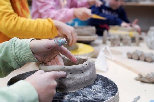 Workshop: Porträt als Relief aus Ton für Kinder ab 6 Jahren in Ludwigsburg, © Kunstschule Labyrinth Workshop: Porträt als Relief aus Ton für Kinder ab 6 Jahren in Ludwigsburg, © Kunstschule Labyrinth