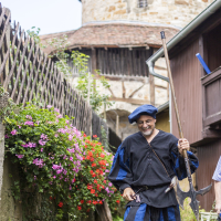 Kost&uuml;mierter Stadtf&uuml;hrer vor dem N&uuml;rtinger Blockturm, &copy; D. J&uuml;ptner