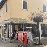 Au&szlig;enansicht der "stylekurve" in der N&uuml;rtinger Innenstadt., &copy; Lena Besemer