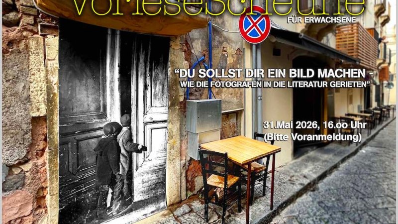 Plakat der Vorlesescheune mit einem Schwarz-Wei&szlig;-Foto von Kindern an einer T&uuml;r und einem Stra&szlig;encaf&eacute;. Veranstaltung am 31. Mai 2026 um 16:00 Uhr., &copy; Peter Vogel