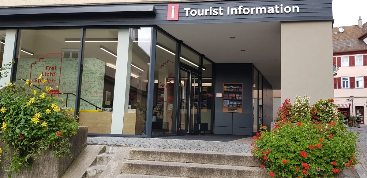 Eingangsbereich der Tourist Information Schw&auml;bisch Hall, &copy; Foto: Stadt Schw&auml;bisch Hall, LF