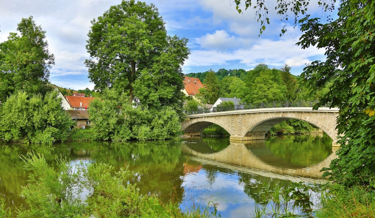 Die Weinbaugemeinde Dörzbach liegt idyllisch im Jagsttal auf der Etappe des Württemberger Weinradwegs., © Touristikgemeinschaft Hohenlohe, Künzelsau / Andi Schmid Die Weinbaugemeinde Dörzbach liegt idyllisch im Jagsttal auf der Etappe des Württemberger Weinradwegs., © Touristikgemeinschaft Hohenlohe, Künzelsau / Andi Schmid