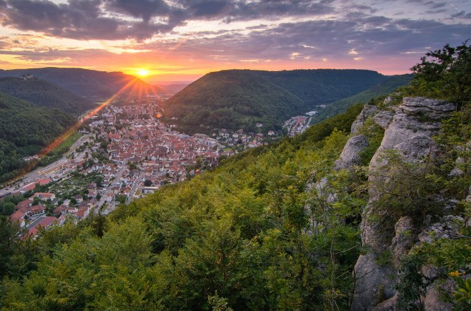 Sekt & Natur – eine spritzig erfrischende Wanderung entlang des Albtraufs, © Kurverwaltung Bad Urach Sekt & Natur – eine spritzig erfrischende Wanderung entlang des Albtraufs, © Kurverwaltung Bad Urach