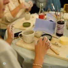 Clay it Out !, © links im Bild