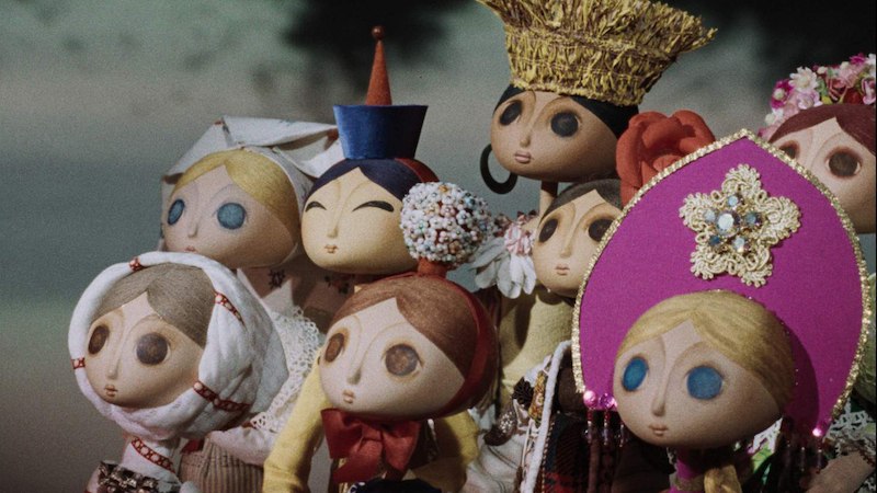 Menschen sitzen in einem Kino und schauen einen schwarz-wei&szlig;en Film mit dem Untertitel: "Nimm das nicht pers&ouml;nlich..."., &copy; Kulturhaus Schwanen