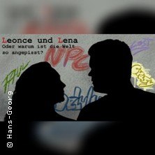 Schattenrisse von zwei Personen vor einer Wand mit Graffiti und dem Text 'Leonce und Lena'., &copy; links im Bild