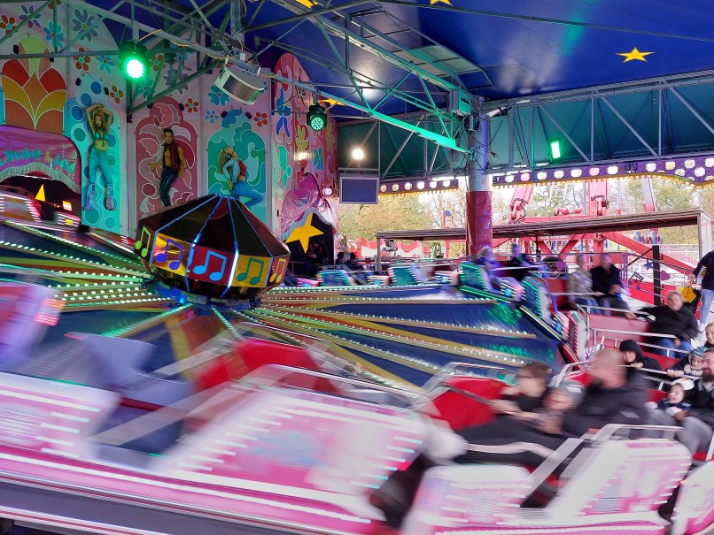 Fahrgeschäft beim Vergnügungspark auf dem Ziegelwasen in Kirchheim unter Teck., © Stadtverwaltung Kirchheim unter Teck Fahrgeschäft beim Vergnügungspark auf dem Ziegelwasen in Kirchheim unter Teck., © Stadtverwaltung Kirchheim unter Teck