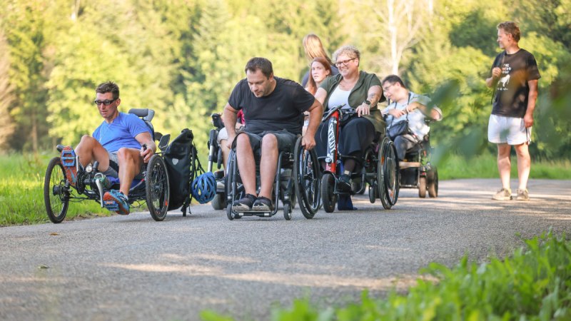 Inklusive Wanderbotschafter:innen - Br&uuml;denbachweg - Barrierefreie Wanderung mit Start in Auenwald