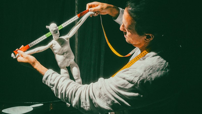 Scaena Corpus – Mann und Puppe nehmen Maß, © Kulturamt der Stadt Esslingen am Neckar Scaena Corpus – Mann und Puppe nehmen Maß, © Kulturamt der Stadt Esslingen am Neckar