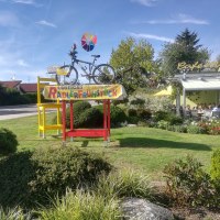 Das Bild zeigt die Außenterrasse des integrativen Café Morlock auf dem Stumpenhof., © Kulturamt Stadt Plochingen Das Bild zeigt die Außenterrasse des integrativen Café Morlock auf dem Stumpenhof., © Kulturamt Stadt Plochingen