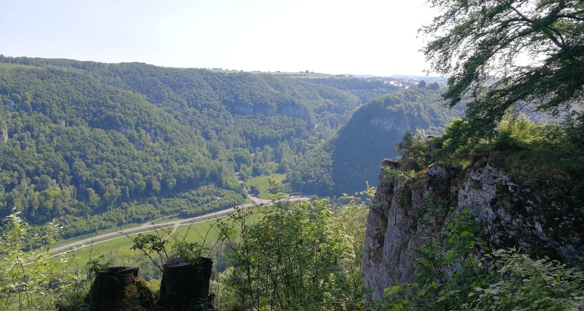 Der Schorrenfels bietet einen tollen Blick in die Natur, © Bad Urach Tourismus Der Schorrenfels bietet einen tollen Blick in die Natur, © Bad Urach Tourismus