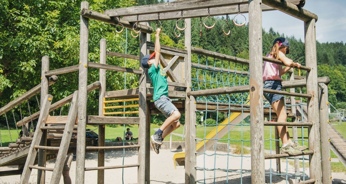 Spielplatz im Monbachtal, © Freizeit & Tourismus Bad Liebenzell GmbH Spielplatz im Monbachtal, © Freizeit & Tourismus Bad Liebenzell GmbH