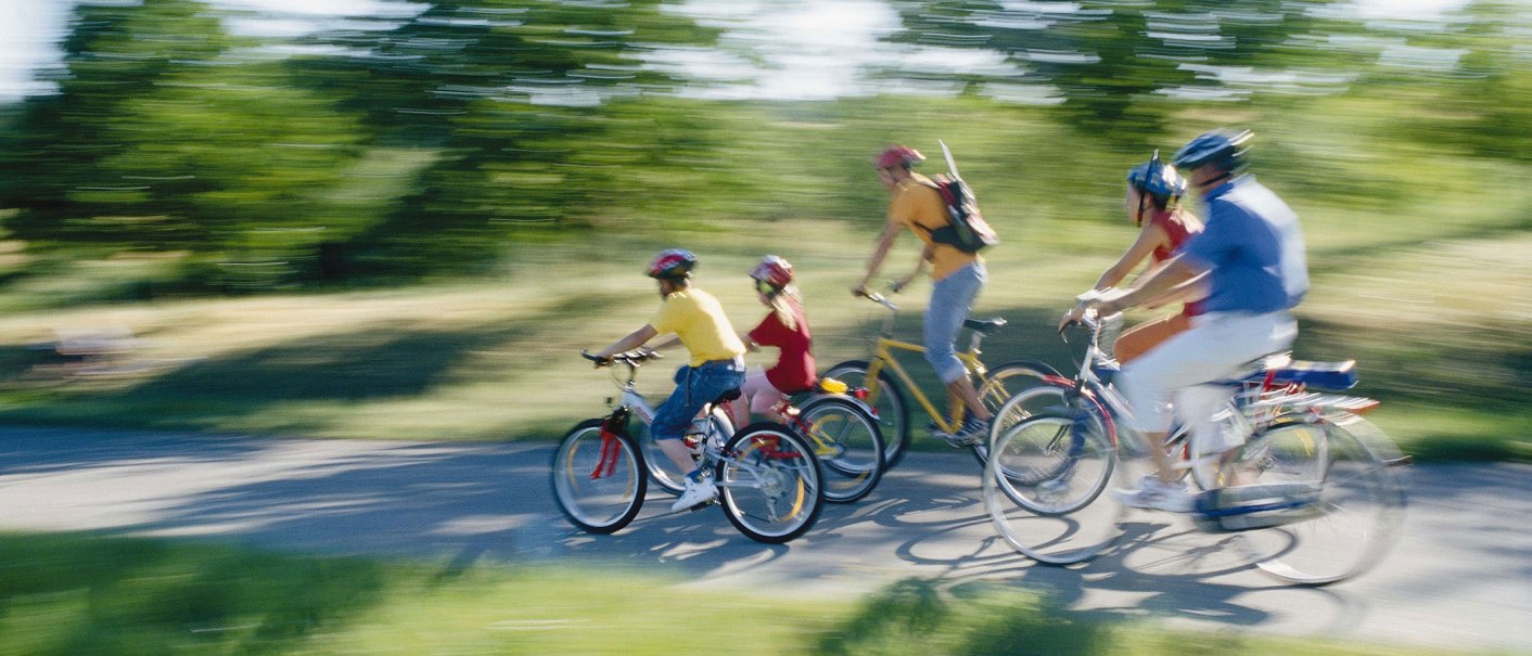 Radfahrer Familie, © MEV Verlag
