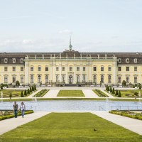 Das Schloss Ludwigsburg mit seinen pr&auml;chtigen G&auml;rten und Springbrunnen bietet einen beeindruckenden Anblick an einem sonnigen Tag., &copy; SMG, Sarah Schmid