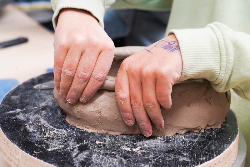 [AUSGEBUCHT] Workshop: Die Margerite - ein Relief aus Ton in Ludwigsburg, &copy; Kunstschule Labyrinth
