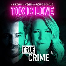 Cover von 'Toxic Love' mit Alexander Stevens und Jacqueline Belle. Der Titel ist in leuchtendem Pink, darunter steht 'True Crime 187'. Gesichter der beiden abgebildet., &copy; links im Bild