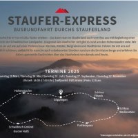 Werbung für die Staufer-Express Busrundfahrt durchs Stauferland mit Reiseroute, Terminen 2025 und Preisangabe vor nebliger Landschaft., © Stadt Göppingen