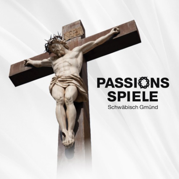 Statue von Jesus am Kreuz, daneben der Text 'Passionsspiele Schwäbisch Gmünd' auf weißem Hintergrund., © Schönblick gemeinnützige GmbH Statue von Jesus am Kreuz, daneben der Text 'Passionsspiele Schwäbisch Gmünd' auf weißem Hintergrund., © Schönblick gemeinnützige GmbH