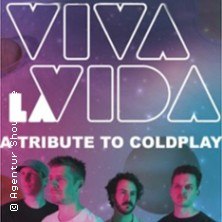 Plakat f&uuml;r ein Tribute-Konzert mit dem Titel 'Viva La Vida - A Tribute to Coldplay'. Vier M&auml;nner stehen vor einem bunten Hintergrund., &copy; links im Bild