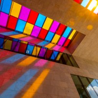Bunte Glasfenster im Museum Ritter Waldenbuch werfen farbige Schatten auf den Boden., © Stuttgart-Marketing GmbH, Achim Mende Bunte Glasfenster im Museum Ritter Waldenbuch werfen farbige Schatten auf den Boden., © Stuttgart-Marketing GmbH, Achim Mende