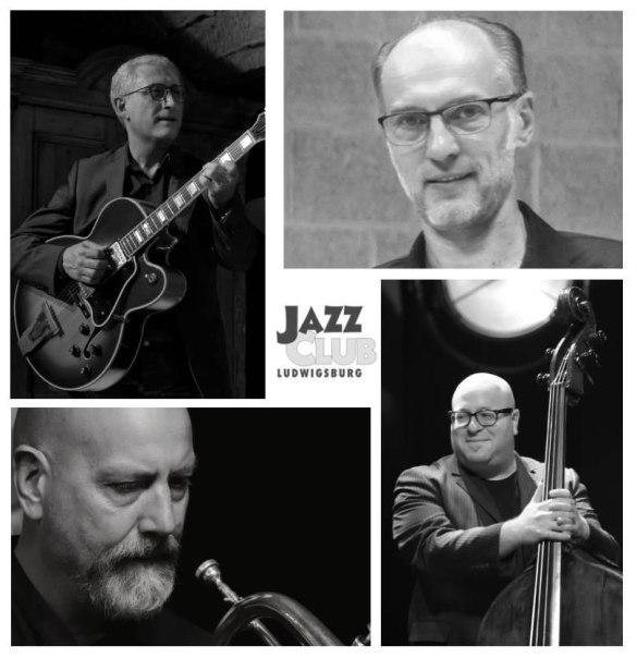 Collage von vier Musikern mit Instrumenten im Jazz Club Ludwigsburg. Schwarz-wei&szlig; Fotos zeigen Gitarrist, Bassist, Trompeter und einen weiteren Musiker., &copy; Foto FOUR Again