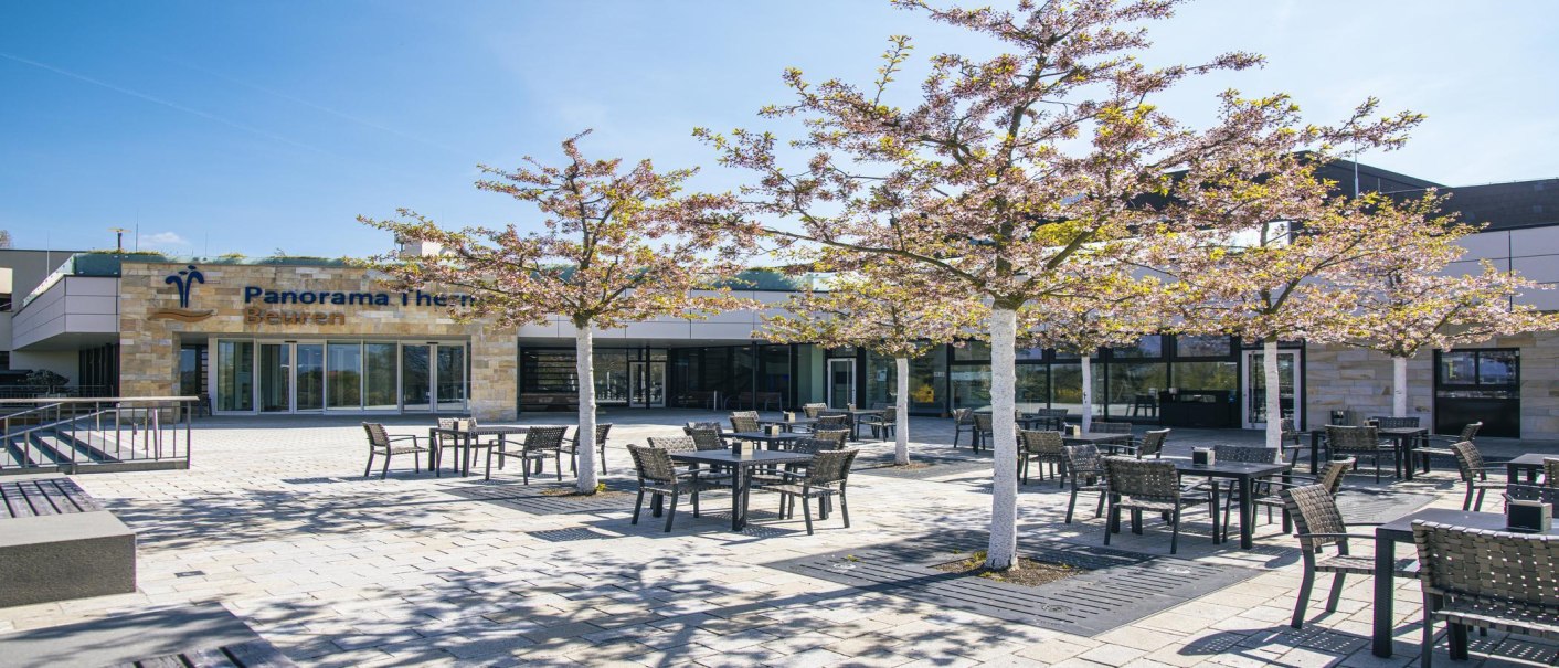 Beuren Panorama Therme Haupteingang mit Bistro, © SMG, Sarah Schmid