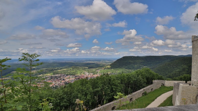 Blick vom Hohenneuffen auf Beuren und zum Beurener Fels, © Tourist-Info Beuren