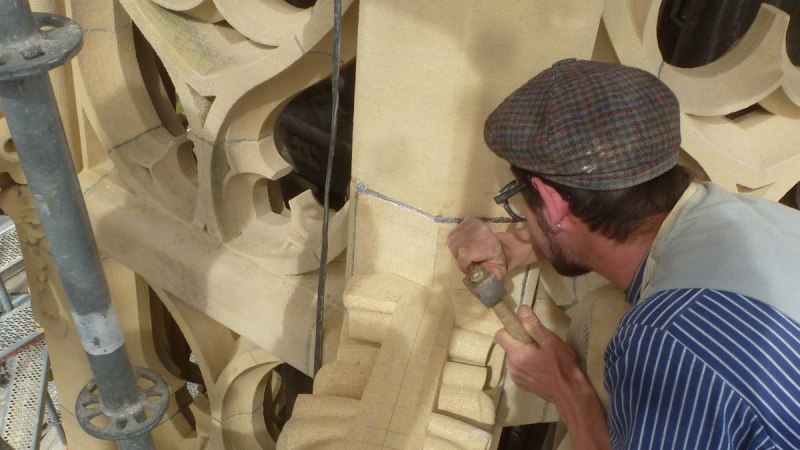 Ein Steinmetz bei der Arbeit, © Denkmalschutz Ein Steinmetz bei der Arbeit, © Denkmalschutz