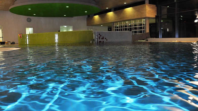 Schwimmbecken im 5-Täler-Bad, © www.baeder-goeppingen.de