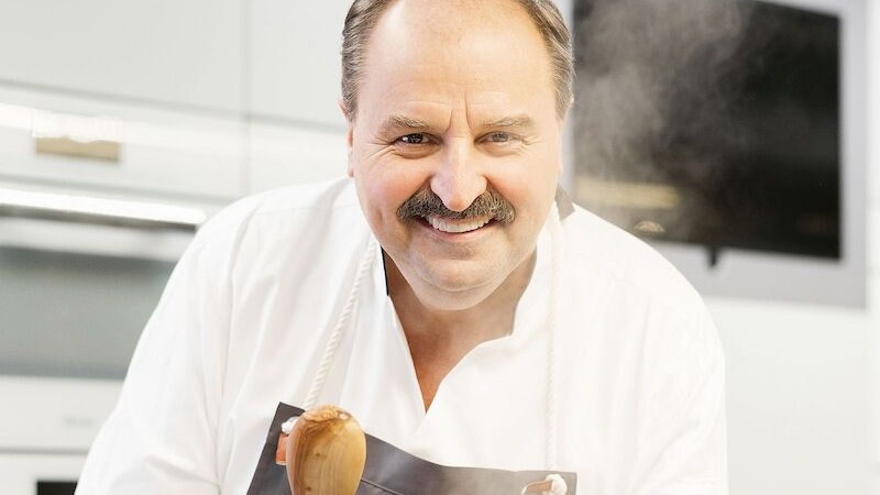 Bernadette Schoog im Gespräch mit Johann Lafer, © Stadthalle Leonberg Bernadette Schoog im Gespräch mit Johann Lafer, © Stadthalle Leonberg