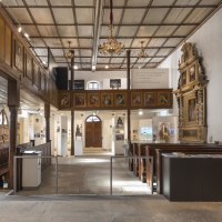 Innenraum des Jüdischen Museums mit Holzgalerie, Treppen und historischen Ausstellungsstücken in einem hellen Saal., © Jüdisches Museum Göppingen Innenraum des Jüdischen Museums mit Holzgalerie, Treppen und historischen Ausstellungsstücken in einem hellen Saal., © Jüdisches Museum Göppingen