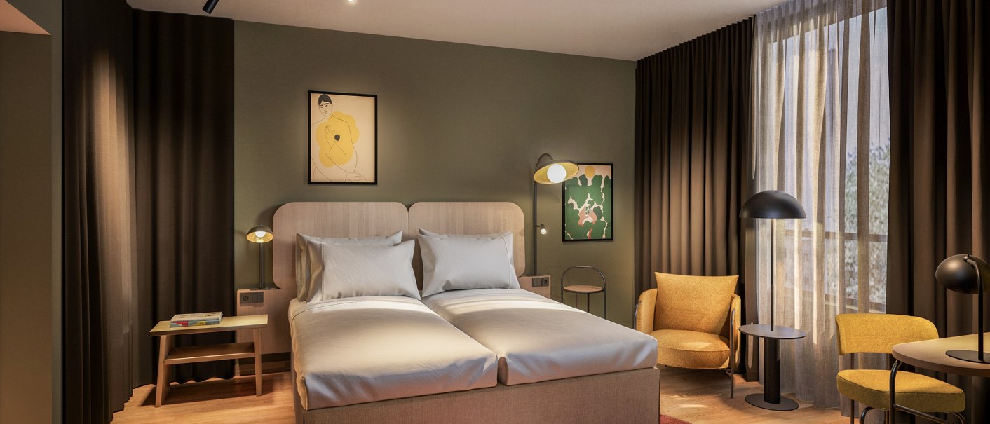 Modernes Hotelzimmer mit Doppelbett, zwei Sesseln, Tisch und dekorativen Bildern. Dunkle Vorh&auml;nge und warme Beleuchtung schaffen eine gem&uuml;tliche Atmosph&auml;re., &copy; Scandic Hotels