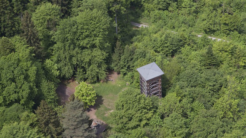 Aussichtsturm am Riesberg aus der Luft