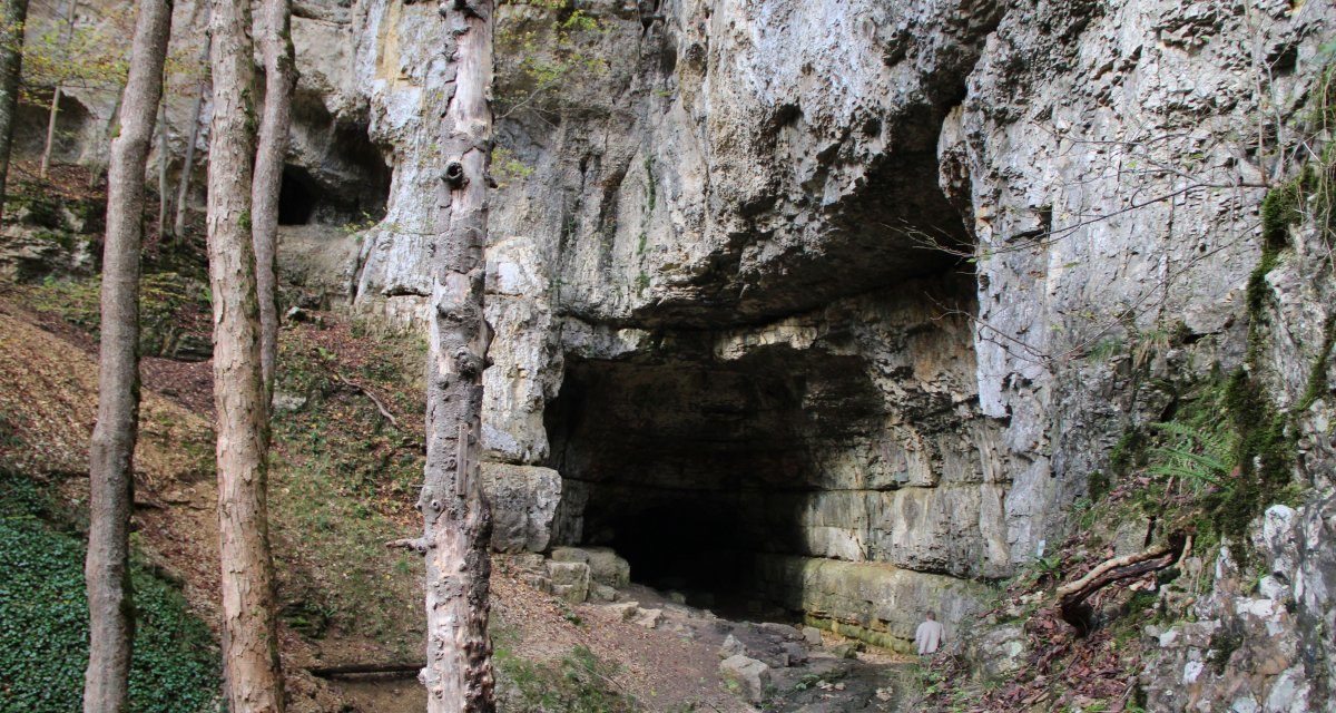 Zur Höhle gelangt man über einen Wanderweg, © Bad Urach Tourismus Zur Höhle gelangt man über einen Wanderweg, © Bad Urach Tourismus