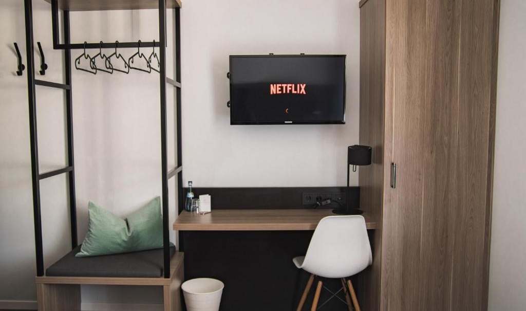 Schreibtisch, &copy; Hayta Hotel Filderstadt