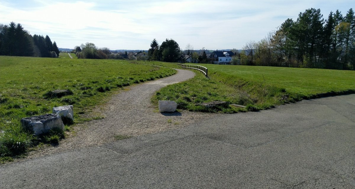 Unterbettringen Lindenfeldstraße Richtung Waldstetten, © Jürgen Schirle Unterbettringen Lindenfeldstraße Richtung Waldstetten, © Jürgen Schirle