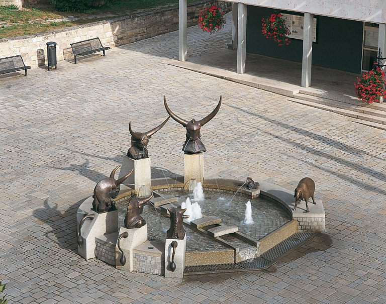 Der Dettinger Rathausbrunnen, © W. Adam und G. Straub