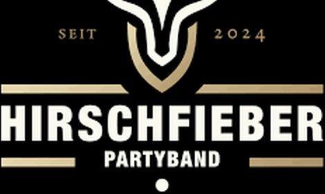 Logo der Hirschfieber Partyband mit stilisiertem Hirschgeweih und Schriftzug 'Seit 2024'., &copy; Wine & Hirschfieber. Foto: Teamwerk