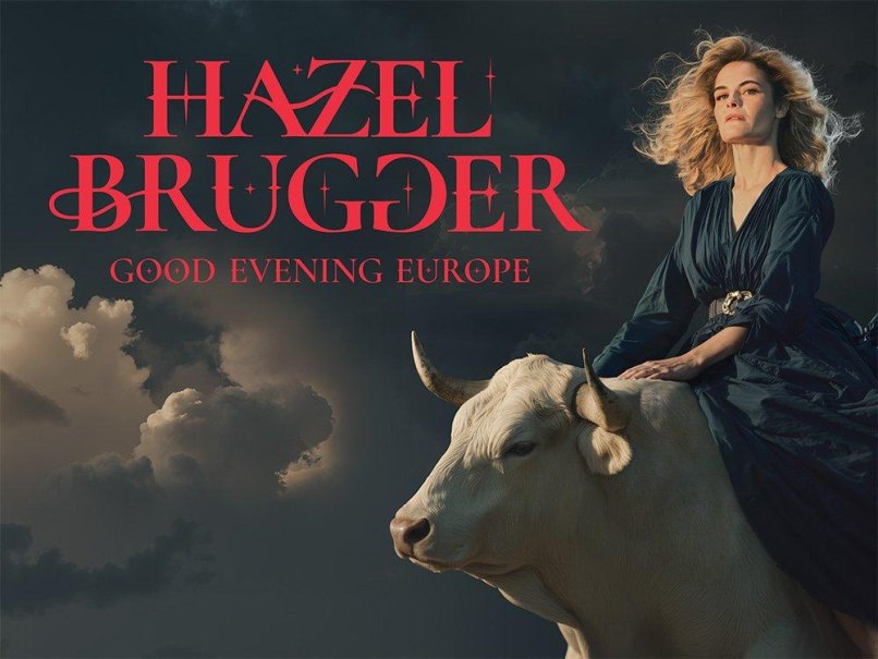 Eine Frau in einem dunklen Kleid sitzt auf einem wei&szlig;en Stier vor einem dramatischen Himmel. Der Text "Hazel Brugger Good Evening Europe" ist prominent platziert., &copy; Ludwigsburg