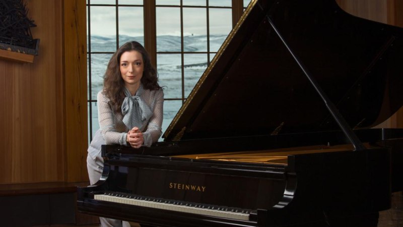 Yulianna Avdeeva, &copy; Yulianna Avdeeva &copy; Kevin Kinzley