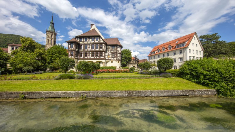 Blick auf das Residenzschloss und die Entdeckerwelt, © Bad Urach Tourismus