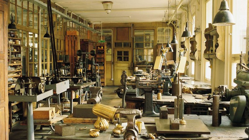 Historische Werkstatt mit alten Maschinen und Werkzeugen im Silberwarenmuseum Ott-Pausersche Fabrik, Schwäbisch Gmünd., © Stuttgart-Marketing GmbH