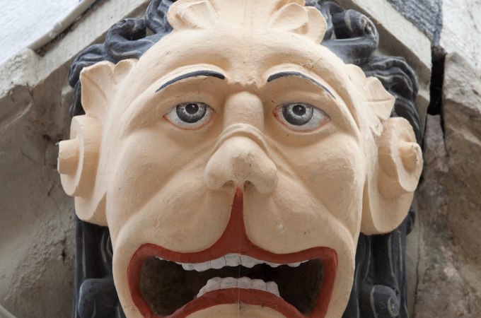 Nahaufnahme eines Neidkopfes mit ausdrucksstarkem Gesicht und offenem Mund, Teil der Waiblinger Neidköpfe., © WTM GmbH Waiblingen Nahaufnahme eines Neidkopfes mit ausdrucksstarkem Gesicht und offenem Mund, Teil der Waiblinger Neidköpfe., © WTM GmbH Waiblingen