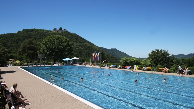 Qi Gong im Höhenfreibad, © Bad Urach Tourismus Qi Gong im Höhenfreibad, © Bad Urach Tourismus