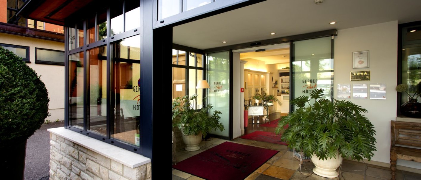 Hotel Eingang, © TOMAS